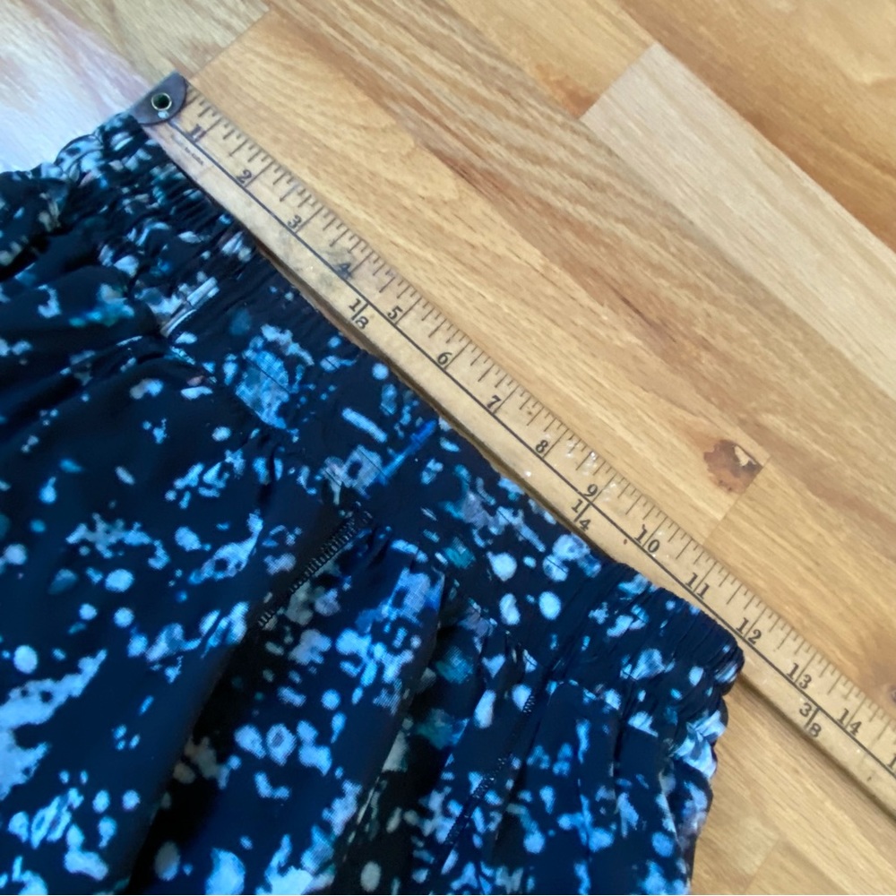 Lululemon Hotty Hot Short II Black Pixel Haze Multi EUC - Picture 11 of 13